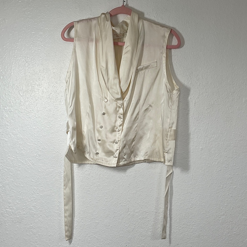 Victoria's Secret    Button-Down Blouse